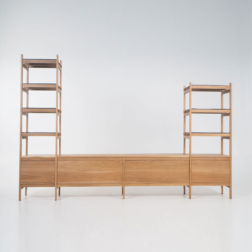 Minimal unit with shelving